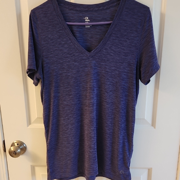GAP Tops - Gap Fit Tshirt.